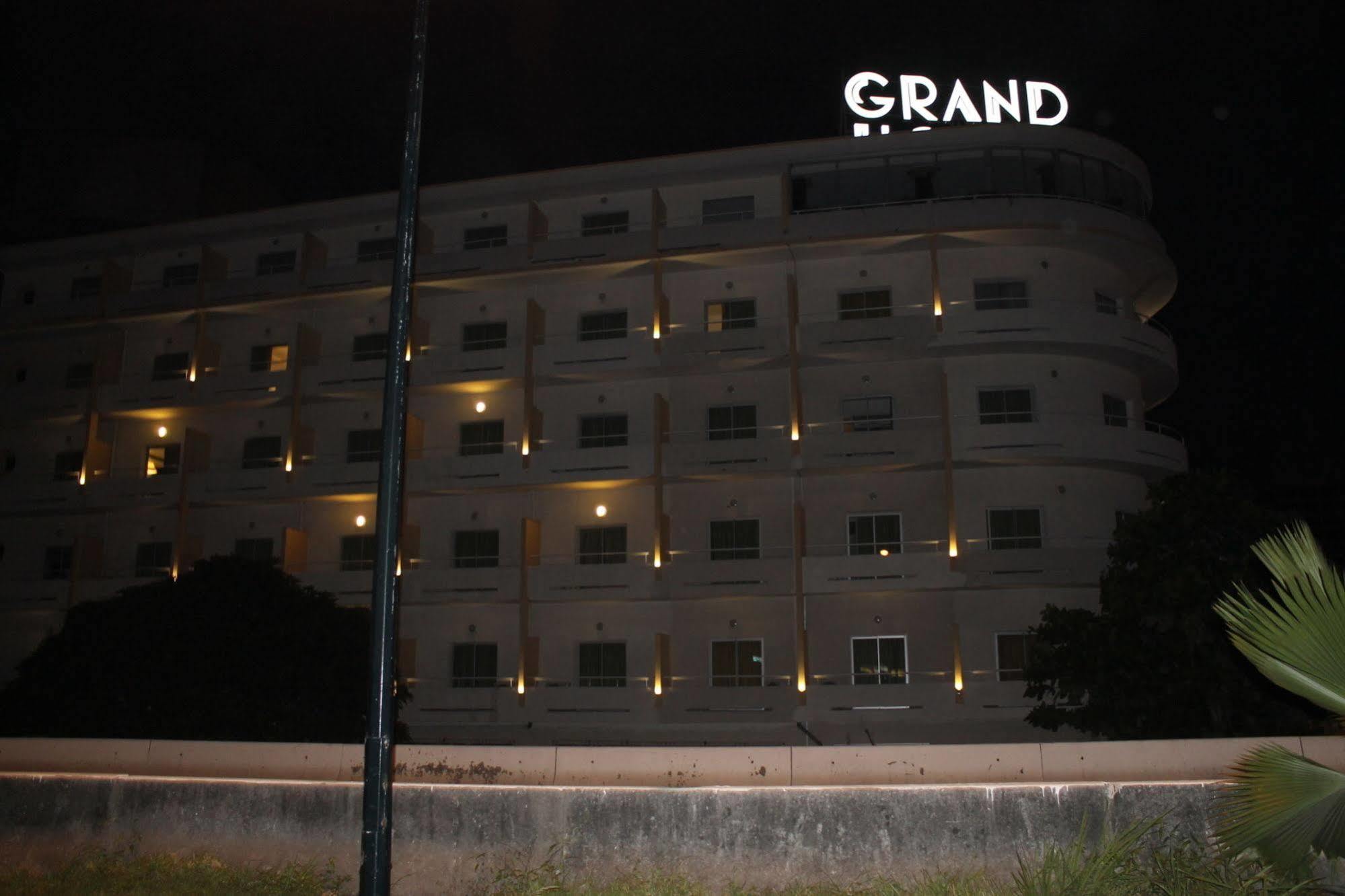 Le Grand Hotel D'Абиджан Экстерьер фото